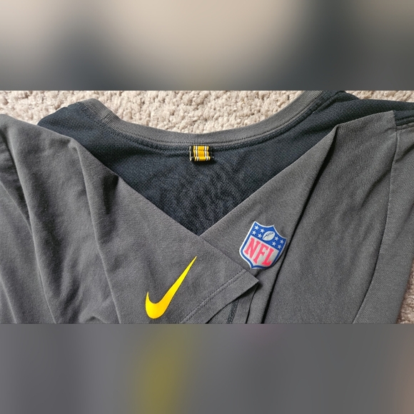 Nike Men's Charcoal Tee with Yellow Highlights - Picture 5 of 8